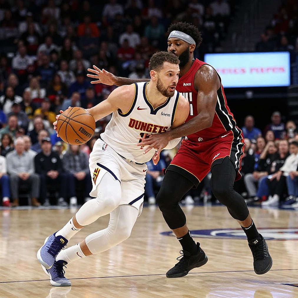 Mike James: 'Về cơ bản, tôi từng là cầu thủ Barcelona' và sự thật mong manh của thị trường chuyển nhượng EuroLeague