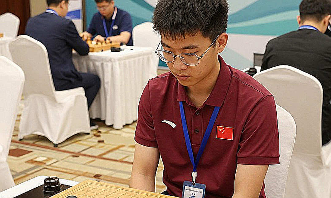 Carlsen trở lại giải cờ vua toàn cầu: Cuộc chạy nước rút chín ngày trước thềm Olympiad