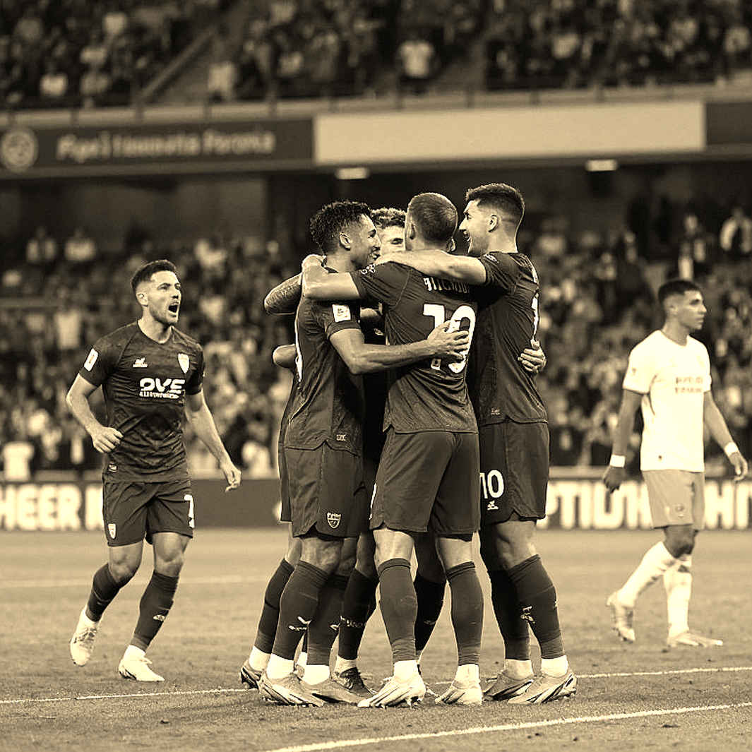 Robertson lên tiếng về án phạt Man City: Cầu thủ không đáng bị tước cúp